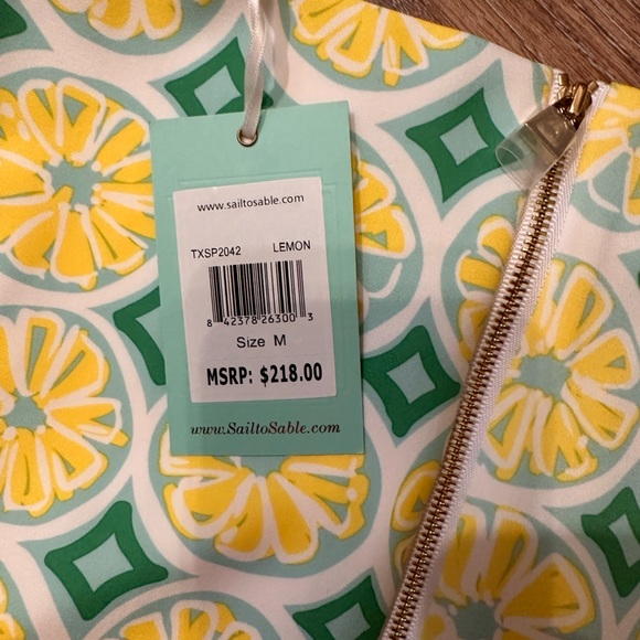 Sail to Sable lemon shift dress. Size Med, never worn. Very light zipper back. - Picture 5 of 6